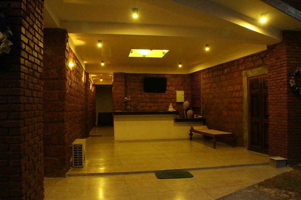 Lanka Bangla Inn Villas Restaurant & Travels Katunayaka Esterno foto