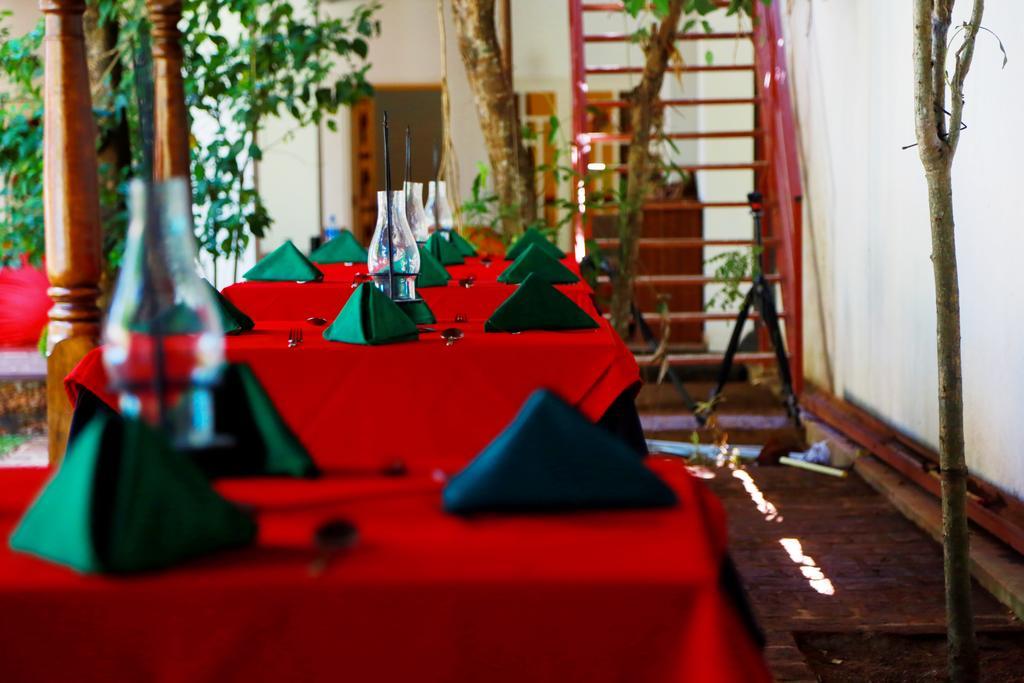Lanka Bangla Inn Villas Restaurant & Travels Katunayaka Esterno foto