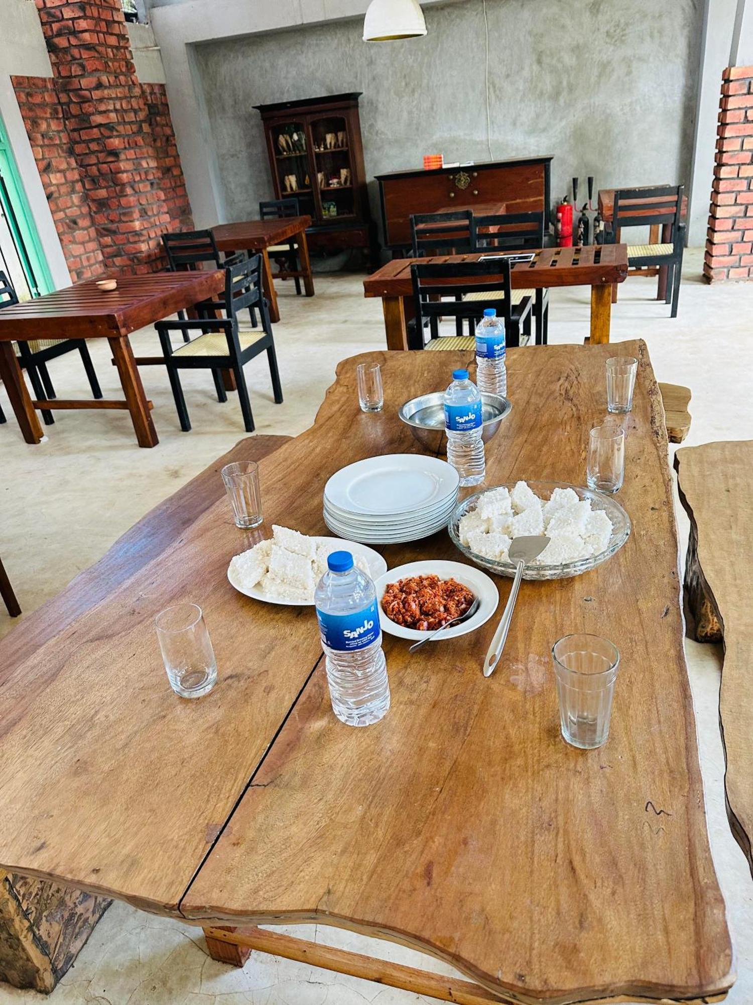Lanka Bangla Inn Villas Restaurant & Travels Katunayaka Esterno foto