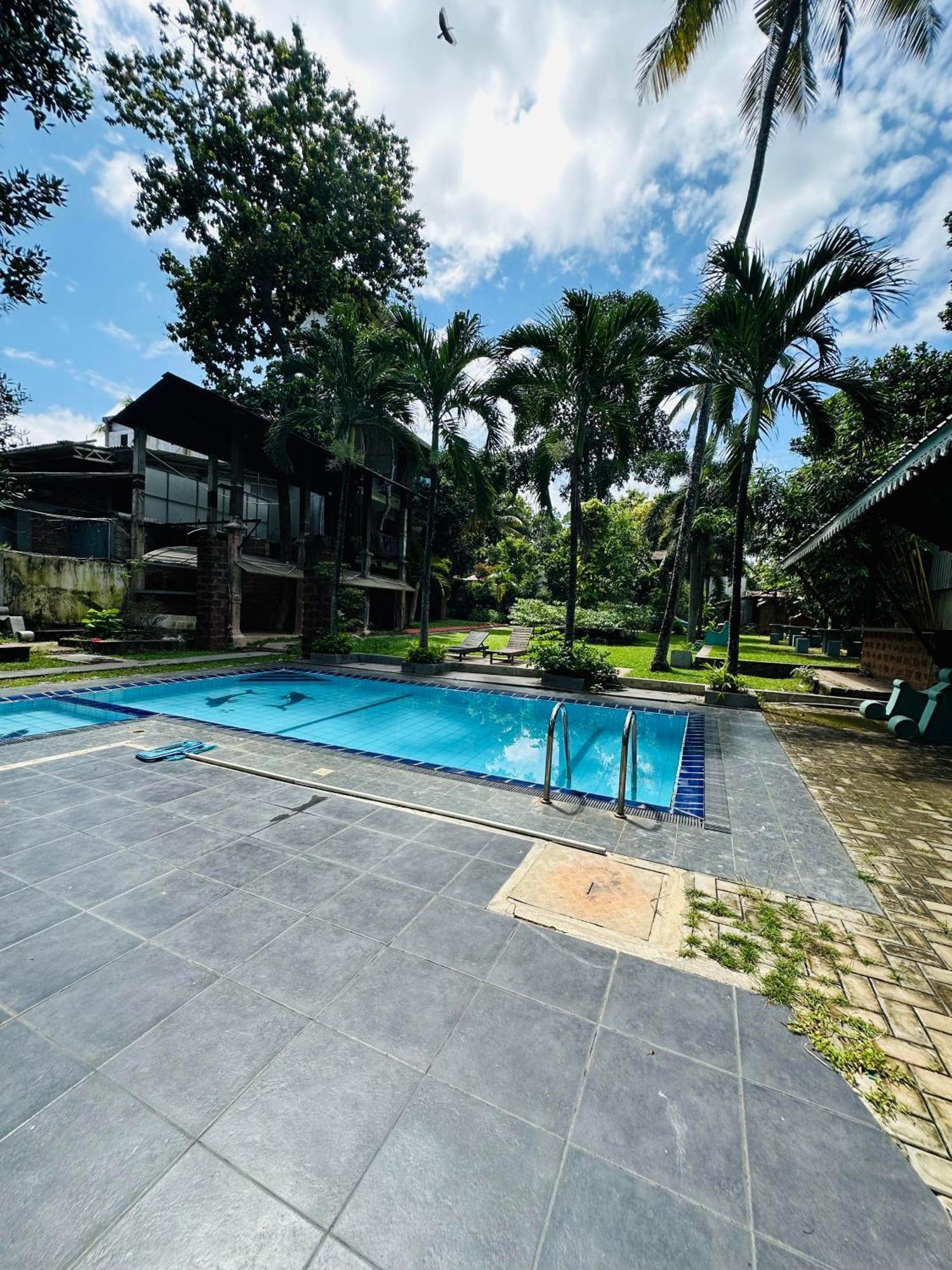 Lanka Bangla Inn Villas Restaurant & Travels Katunayaka Esterno foto