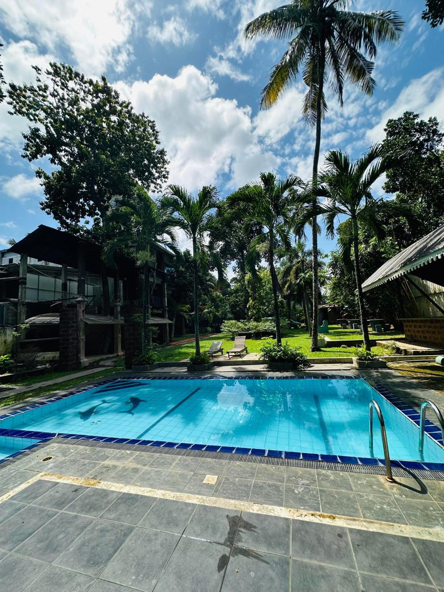 Lanka Bangla Inn Villas Restaurant & Travels Katunayaka Esterno foto