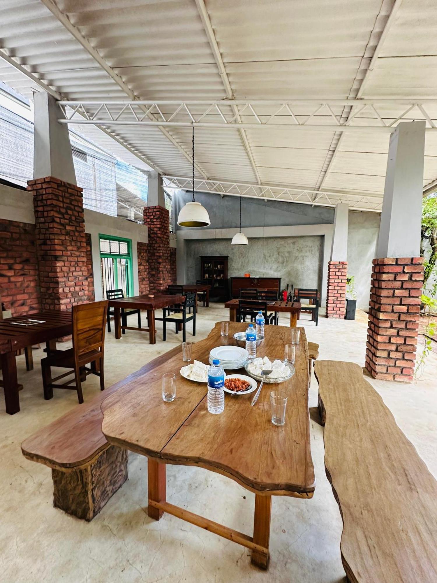Lanka Bangla Inn Villas Restaurant & Travels Katunayaka Esterno foto