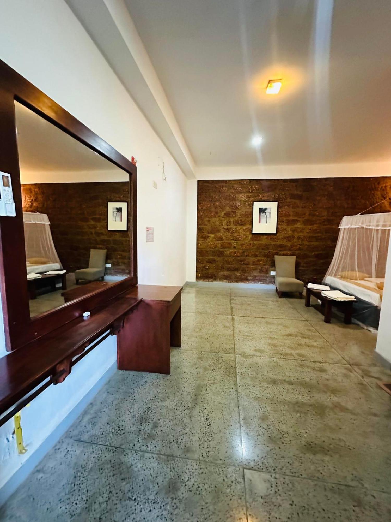 Lanka Bangla Inn Villas Restaurant & Travels Katunayaka Esterno foto