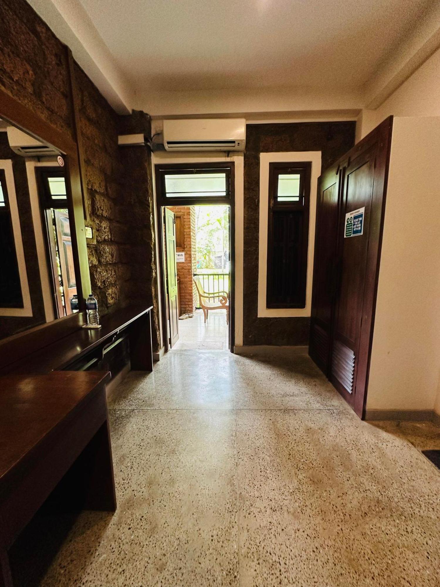 Lanka Bangla Inn Villas Restaurant & Travels Katunayaka Esterno foto