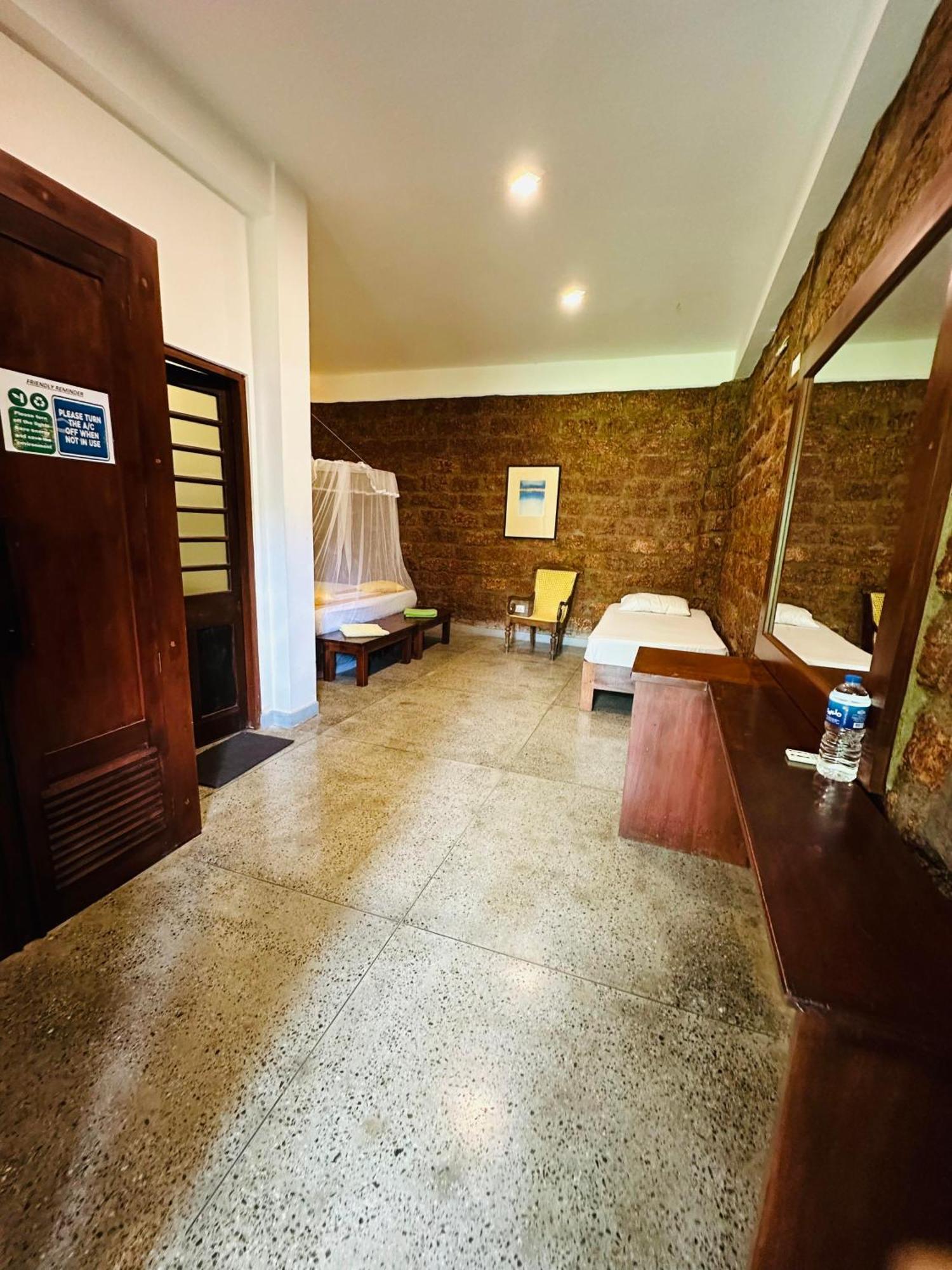 Lanka Bangla Inn Villas Restaurant & Travels Katunayaka Esterno foto
