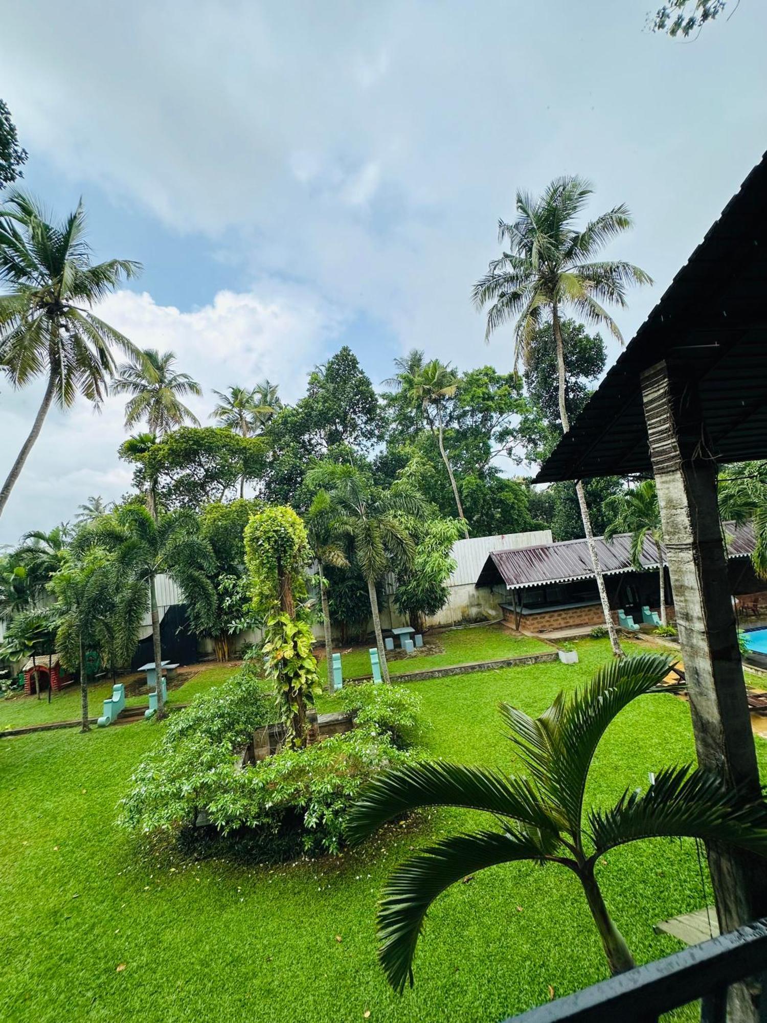 Lanka Bangla Inn Villas Restaurant & Travels Katunayaka Esterno foto