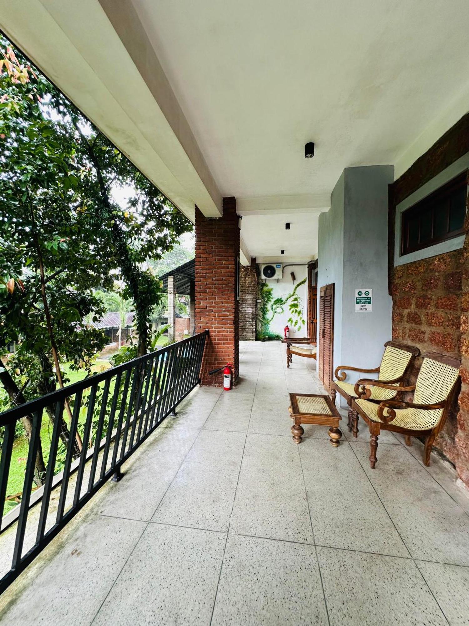 Lanka Bangla Inn Villas Restaurant & Travels Katunayaka Esterno foto