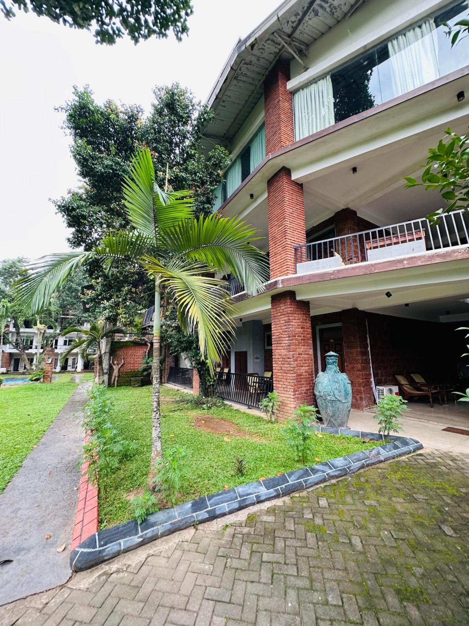 Lanka Bangla Inn Villas Restaurant & Travels Katunayaka Esterno foto