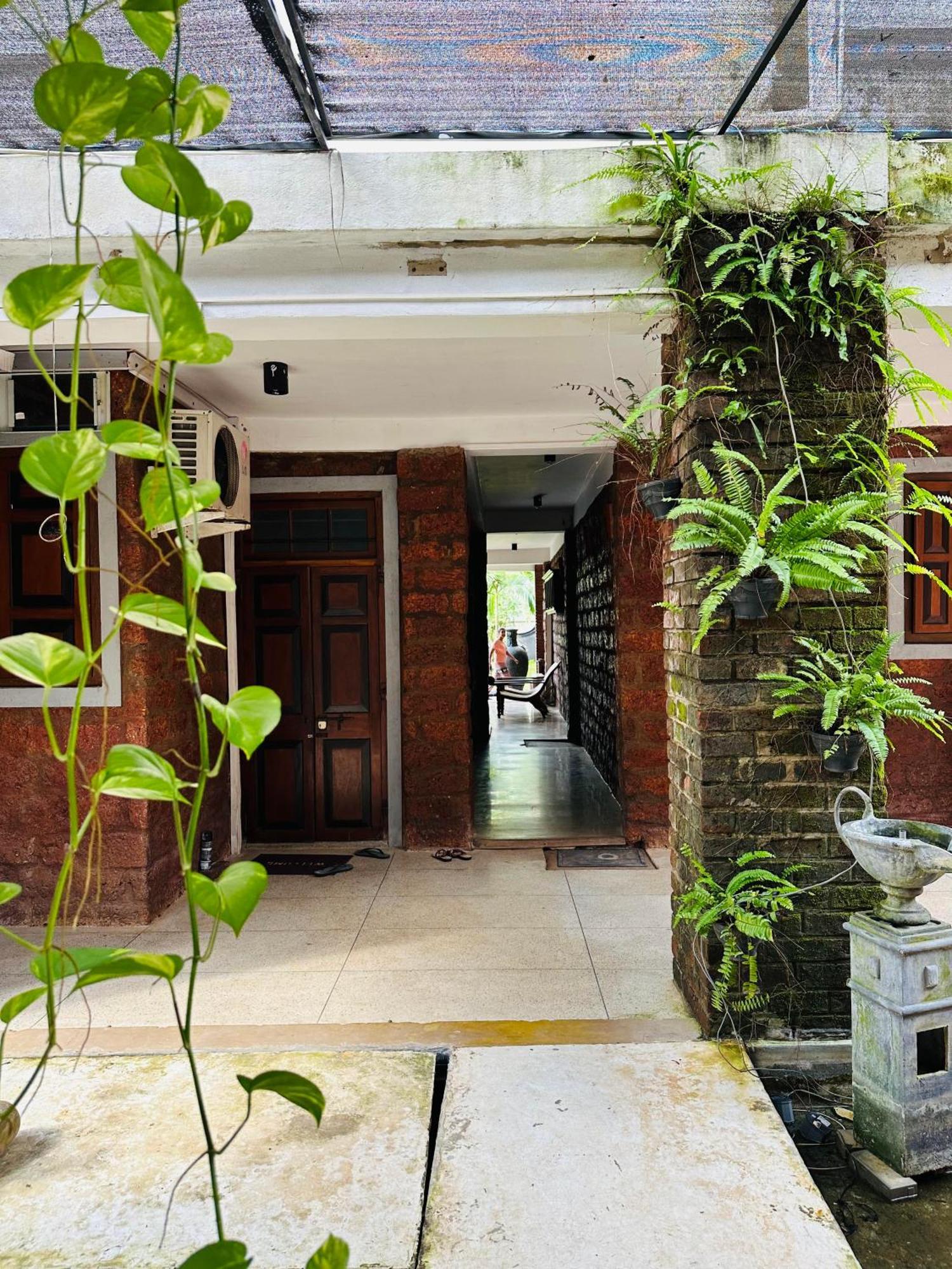 Lanka Bangla Inn Villas Restaurant & Travels Katunayaka Esterno foto