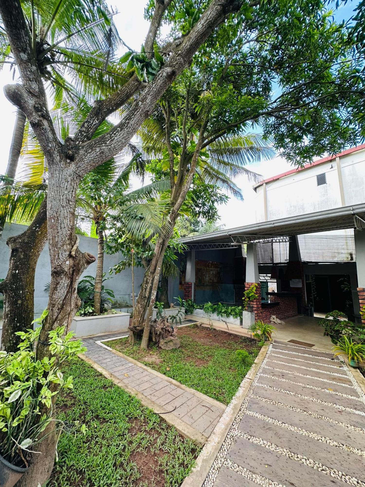 Lanka Bangla Inn Villas Restaurant & Travels Katunayaka Esterno foto