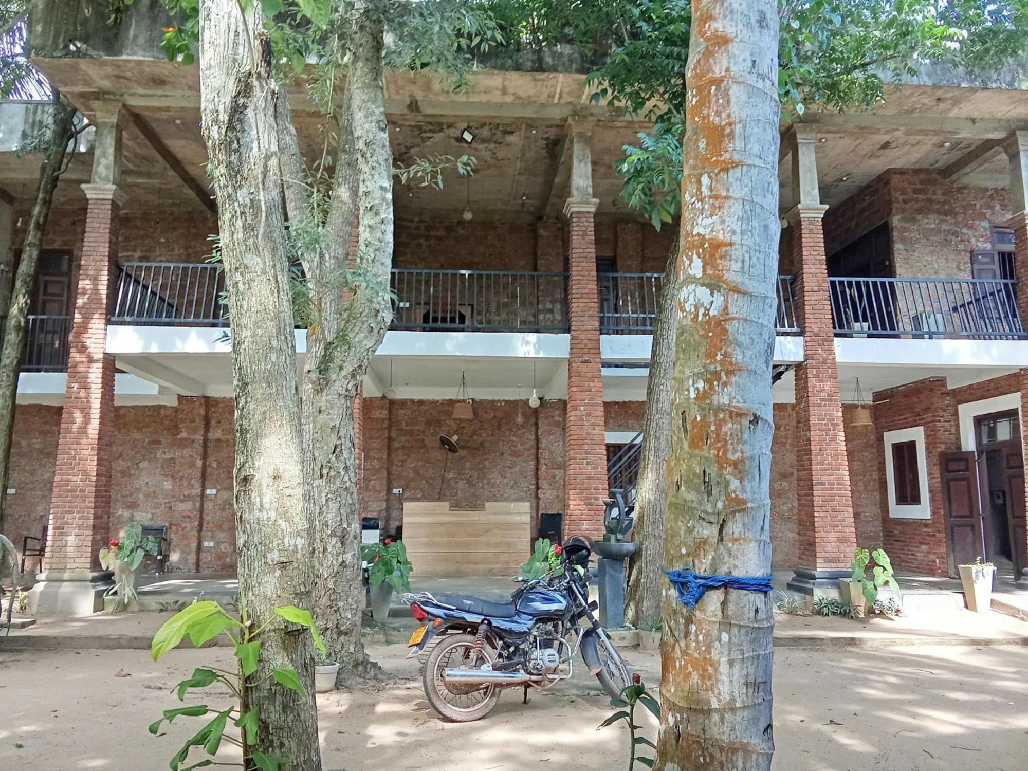 Lanka Bangla Inn Villas Restaurant & Travels Katunayaka Esterno foto